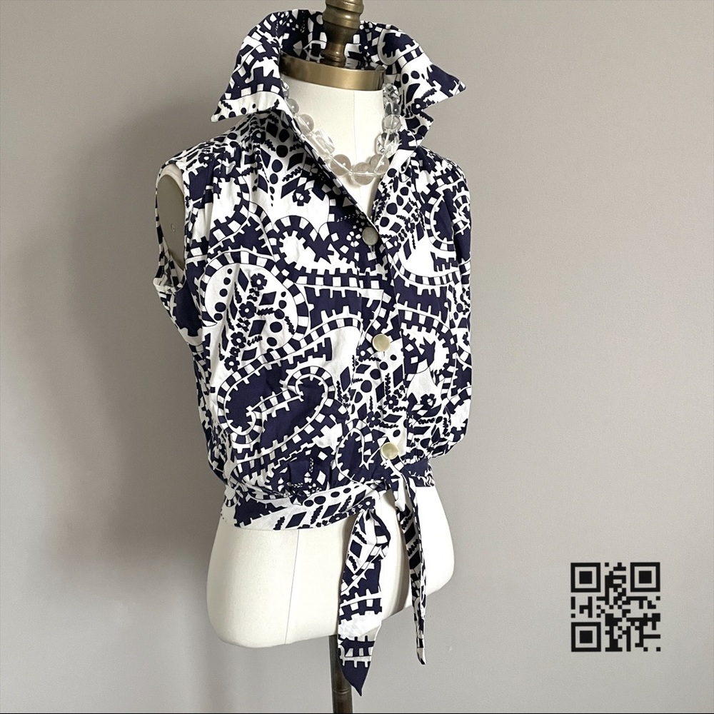 Vintage 70s Blue White Geometric Print Sleeveless Front Tie Collared Button Top - Picture 1 of 9